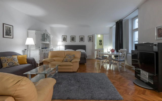 Apartman Carolinum