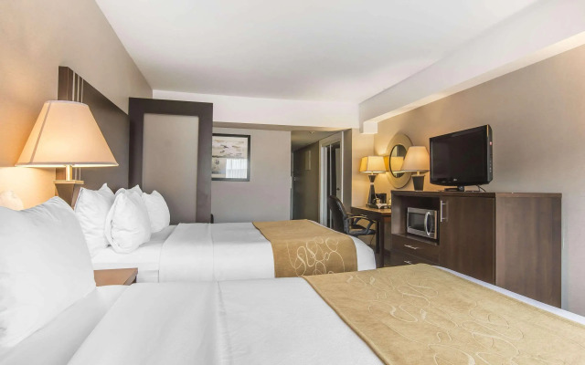 Comfort Suites Downtown