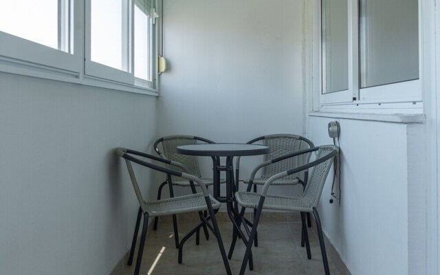 Spacious apt few min Walk to old Town and Beach