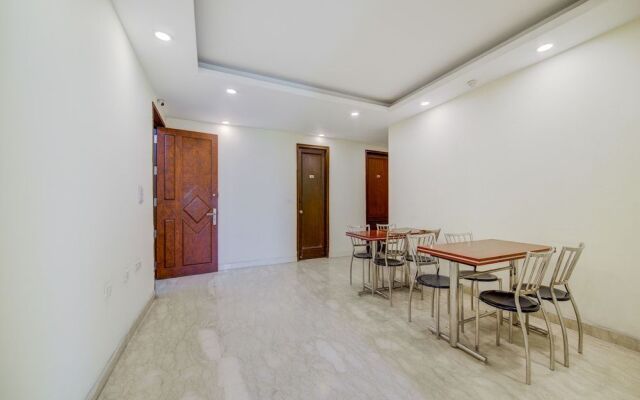 OYO 9553 Hotel Kings Plaza