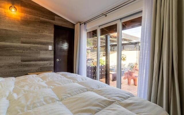 Apartment With Charming Patio+ BBQ Near Beach! Free Util's