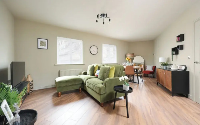 Stylish Flat With Sofa Bed in Malmesbury