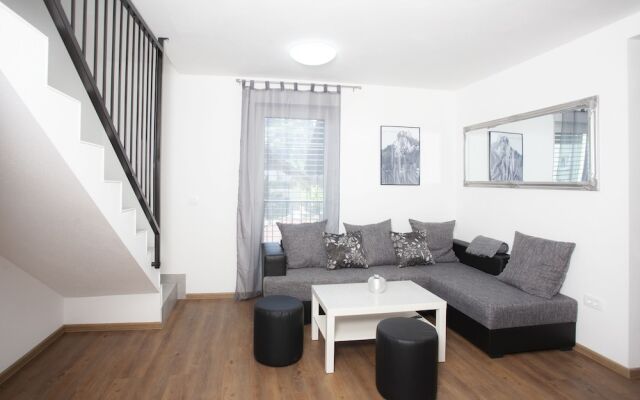 Razingar Apartments