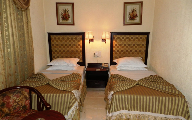 Pearl City Hotel