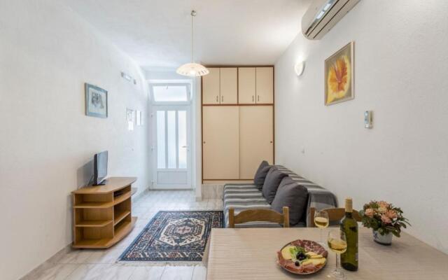 Apartments and rooms Vedra