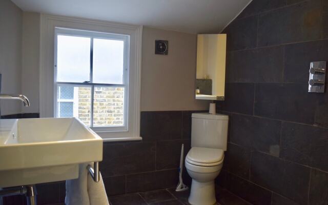 Beautiful 3 Bedroom House In Clapham