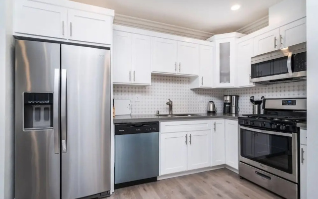 Brand NEW Luxury Modern 3bdr Townhome In Silver Lake