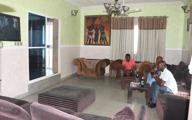 Lifeline Hotel and Suites