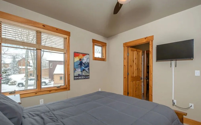 Summit Lodge