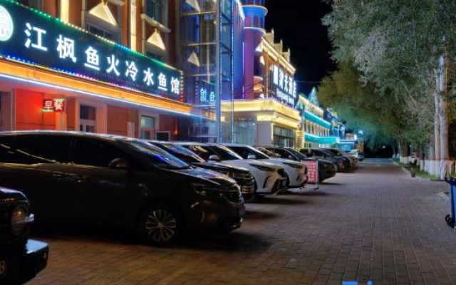 Lake Everbright Hotel Burqin