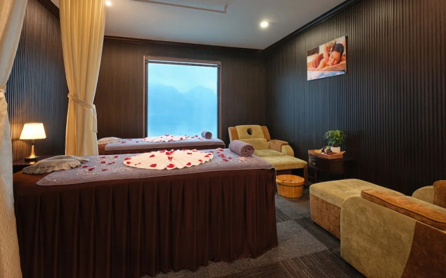 Venus Halong Cruises