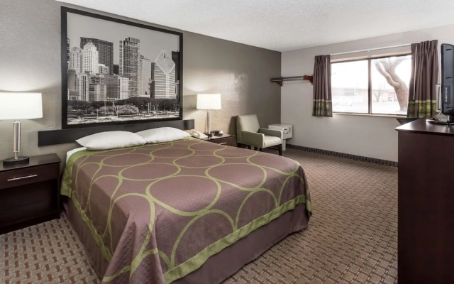 Super 8 Mundelein/Libertyville Area