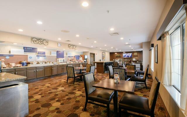 Holiday Inn Express & Suites Chicago-Deerfield/Lincolnshire by IHG