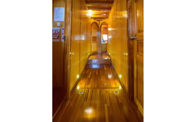 Dm Yachting - 7 Night Cruise Sun-Sun