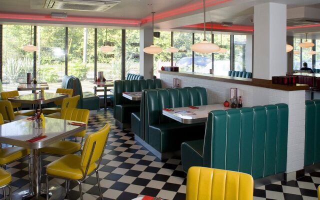7 Hotel & Diner