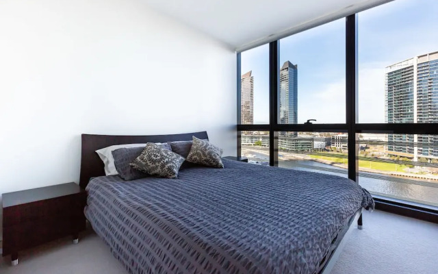 Sabrina, 2BDR Docklands Apartment