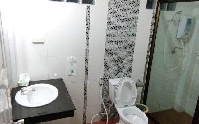 Naris Phuview Resort