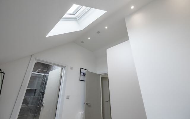 Impeccable 2-bed Apartment in Camberley