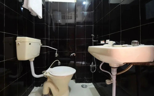 Hotel Jeevisha Inn by OYO Rooms