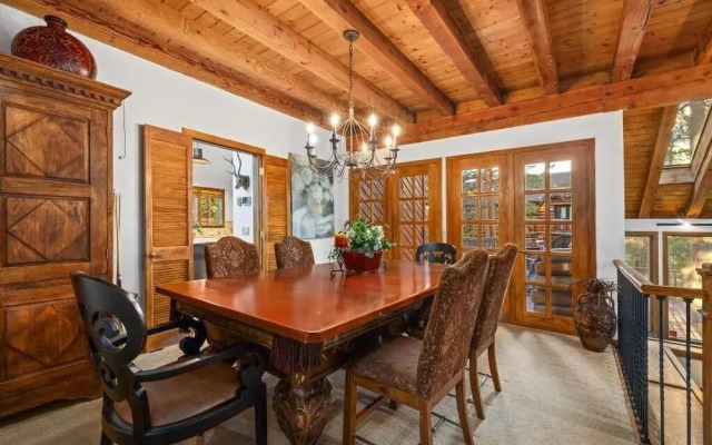 82 Lenawee Lane 5 Bedroom Home
