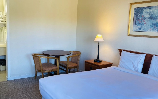 Travelers Place Inn & Suites