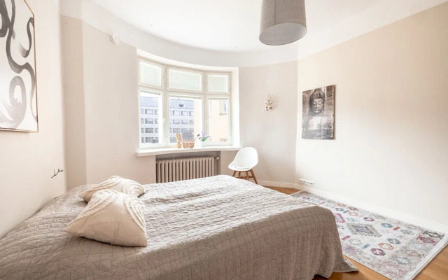 2ndhomes Top Floor 3BR Apartment w Sauna