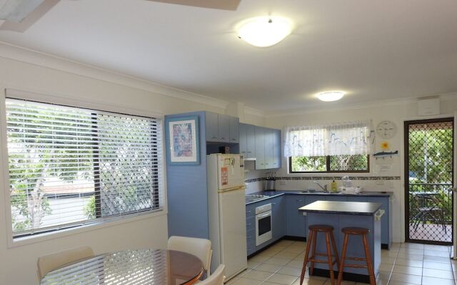 Immaculate First Floor Waterfront Unit Welsby Pde, Bongaree