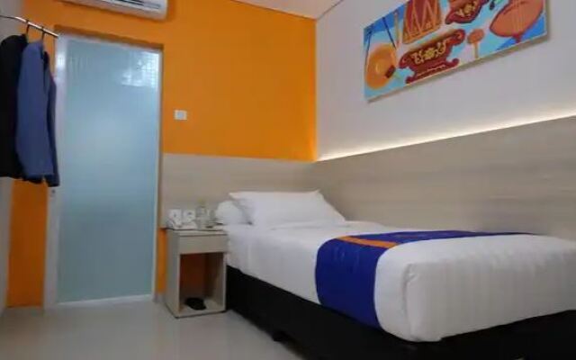 Front One Cabin Hotel Semarang