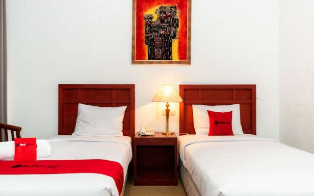 RedDoorz Plus Syariah near Java Supermall Semarang 2