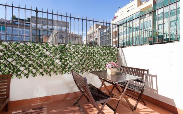 BarcelonaForRent The Living Apartment