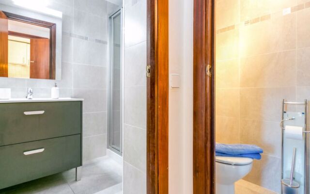 Roses Holiday Center 20816