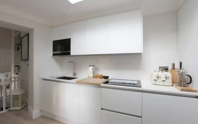 Newly Refurbished 1 Bedroom in Vibrant Notting Hill