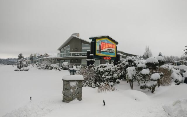 The Cedarwood Inn & Suites