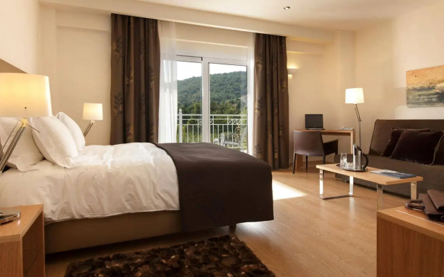 Chloe Hotel