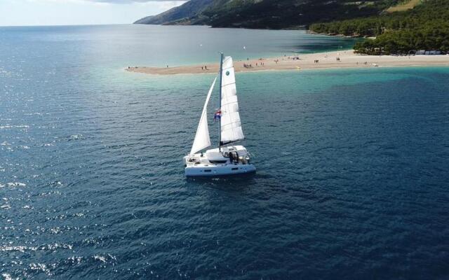 Luxury Catamaran Lagoon 42, AC & GN