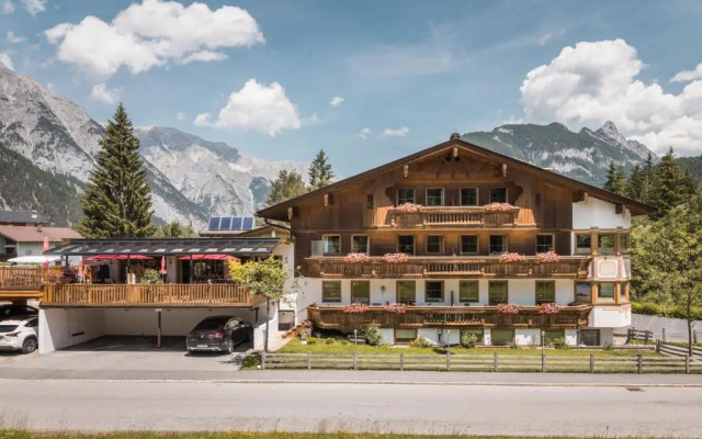 Wohlfühl-Ferienwohnungen Landhaus Karoline