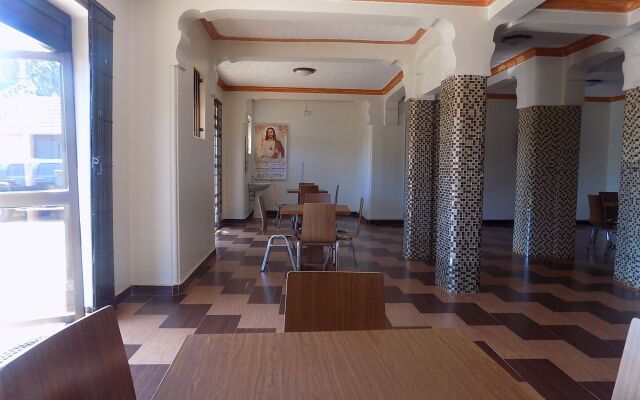 Olina Hotel and Apartments
