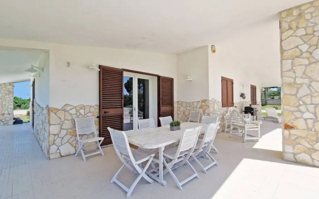 Villa With Swimming Pool Sleeps 8 Three Bedrooms