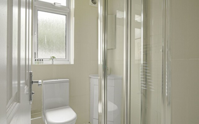 Paddington Station 2BR City Apartment