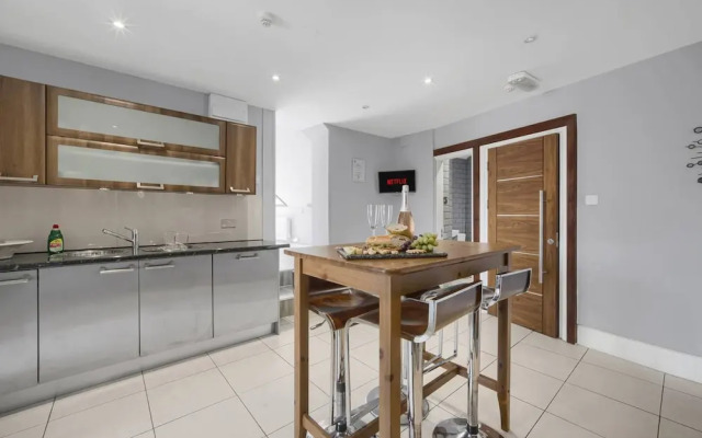 Luxury Penthouse Suite - Swansea Central - Beach
