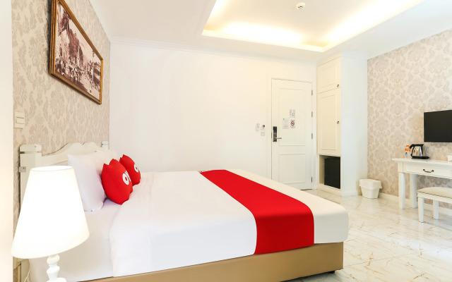 B2 Riverside Colonial Hotel