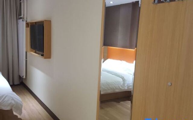 Moon Hotel (Beijing Xinnan Road Miyun Station)