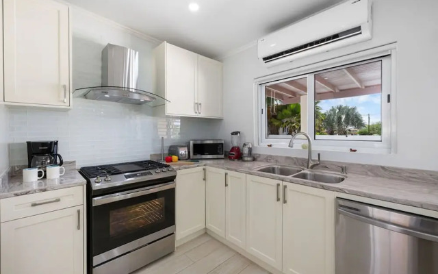 High-end Pool Getaway Upscale 5 Location BBQ