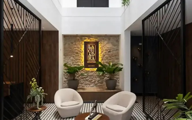 The Elegant Condo by Acomodo