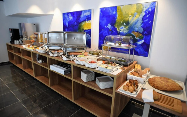 Santiny Hotel & Restaurant