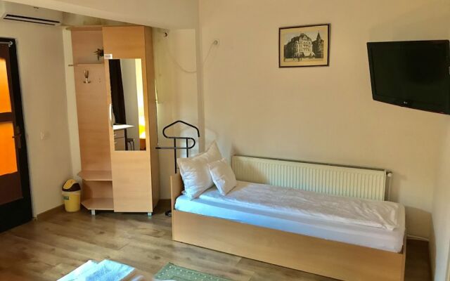 Cristi's Rooms - Pensiune