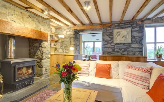 Spacious Holiday Home in Ganllwyd near River