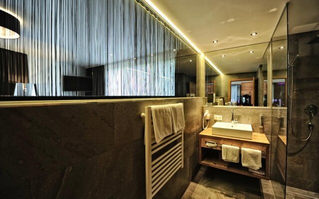 alpslodge LIFE.STYLE.HOTEL.FISS