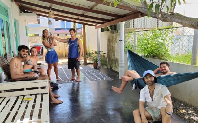Happy hammocks, Weligama