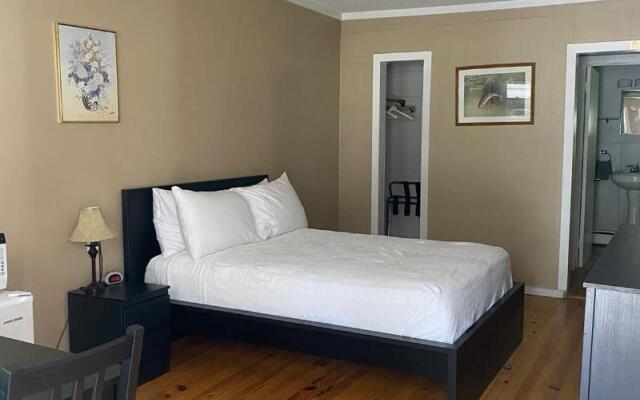 Reynolds House Inn & Motel